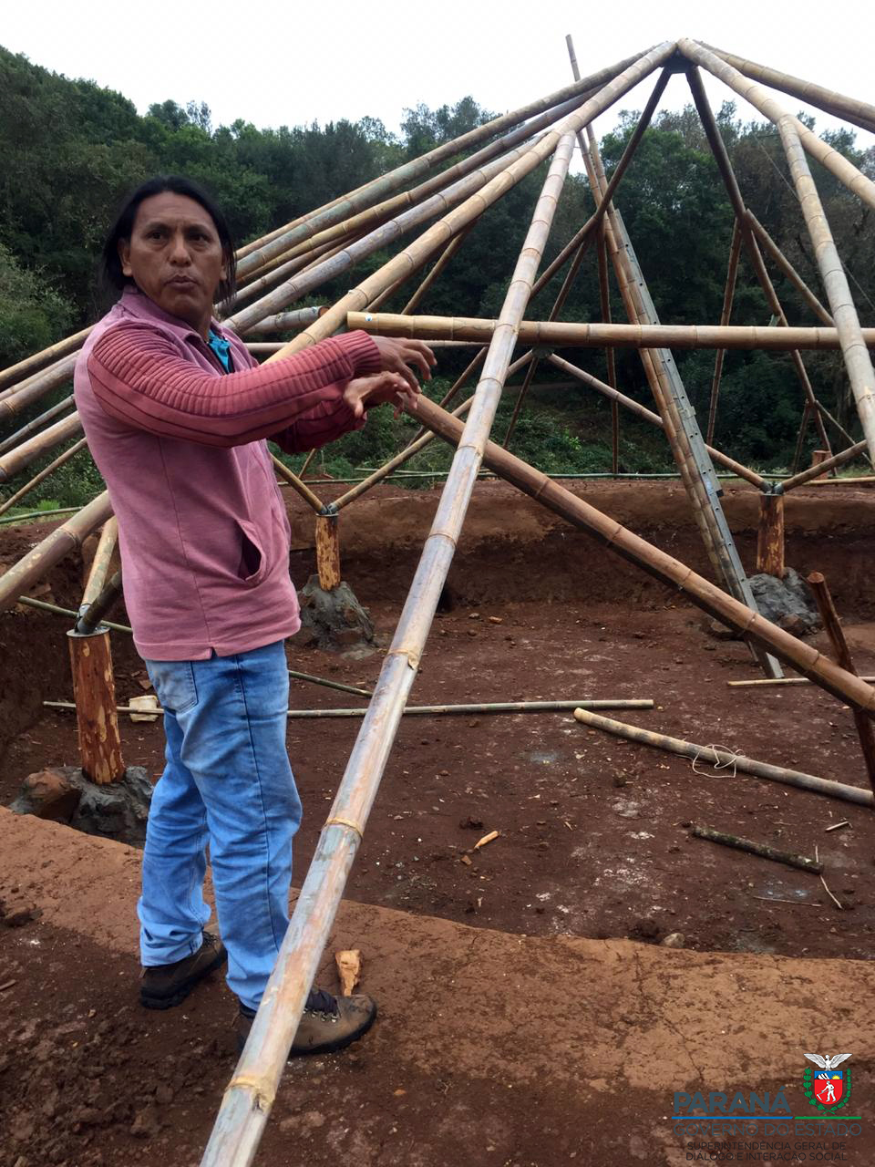 Bioconstrução - memorial etnias na aldeia indígena Rio das Cobras em Nova Laranjeiras.