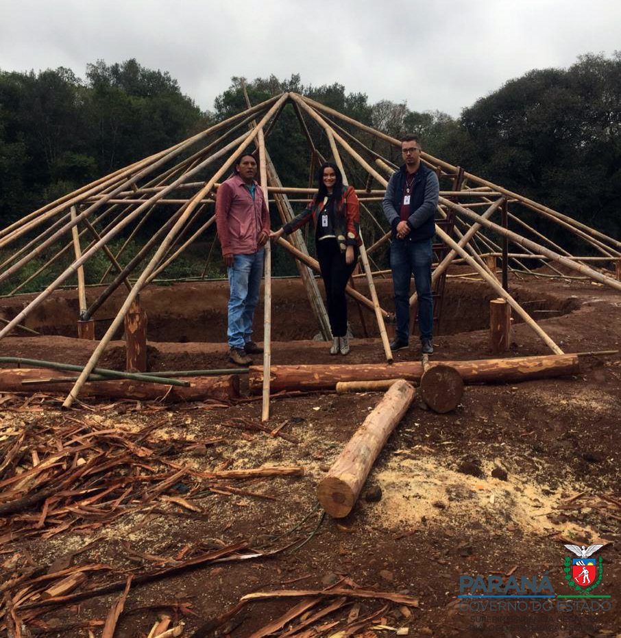 Bioconstrução - memorial etnias na aldeia indígena Rio das Cobras em Nova Laranjeiras.