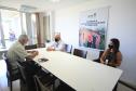 O Superintendente Mauro Rockenbach e a assistente Desireé Santiago receberam o Sr. Roberto Baggio, da Direção Nacional do Movimento dos Trabalhadores Rurais Sem-Terra (MST).