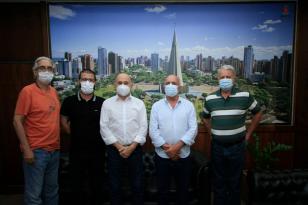 Superintendente Mauro Rockembach é recebido pelo prefeito em exercício de Maringá Edson Escabora.  