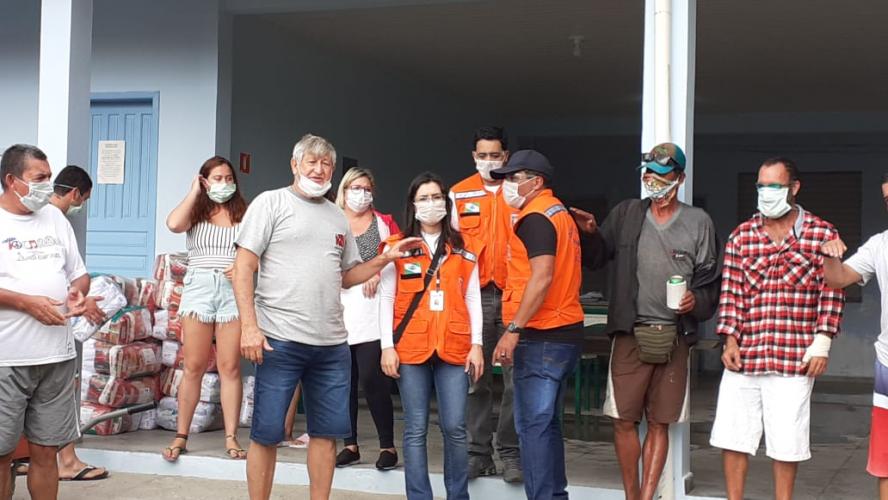 GT de Povos e Comunidades Tradicionais com ajuda de SGAS entrega 200 cestas básicas a comunidade da Ilha do Mel