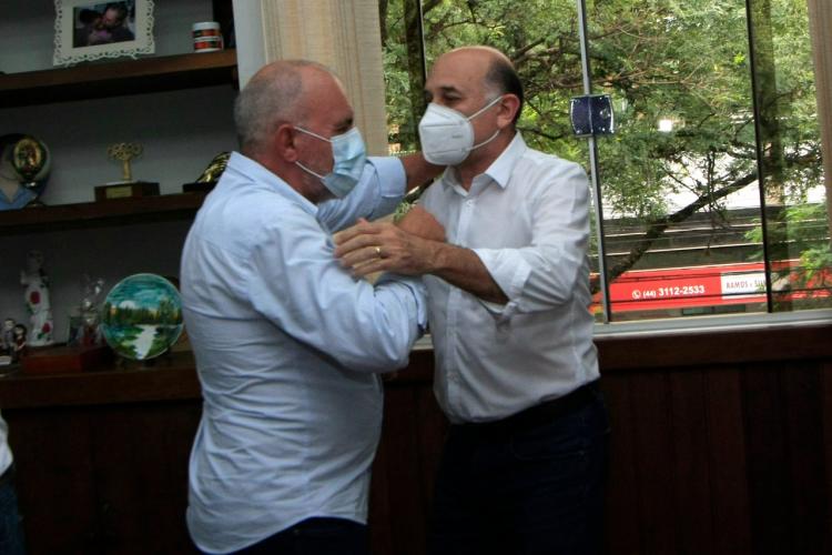 Superintendente Mauro Rockembach é recebido pelo prefeito em exercício de Maringá Edson Escabora.