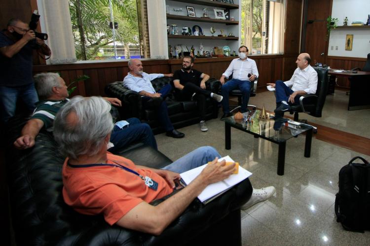 Superintendente Mauro Rockembach é recebido pelo prefeito em exercício de Maringá Edson Escabora.