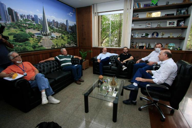 Superintendente Mauro Rockembach é recebido pelo prefeito em exercício de Maringá Edson Escabora.