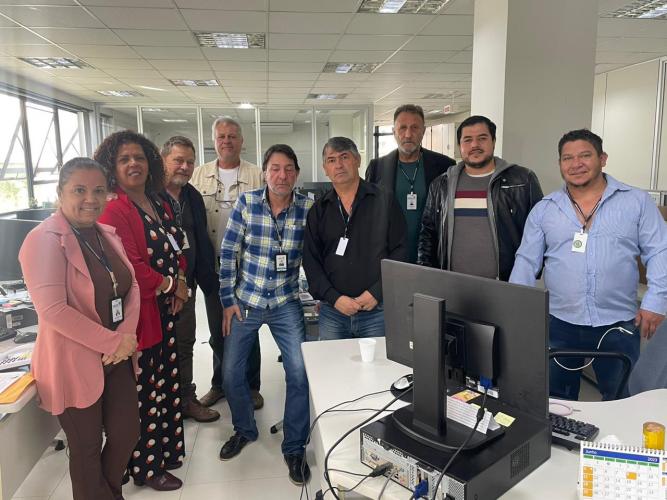 Movimento social de moradia visita a SUDIS.