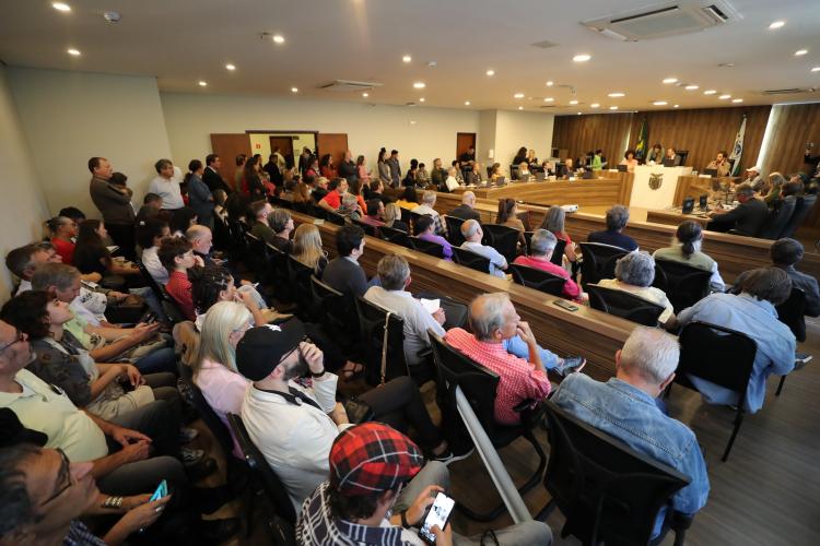Reunião ocorreu na manhã de segunda-feira (26), no Auditório Legislativo.