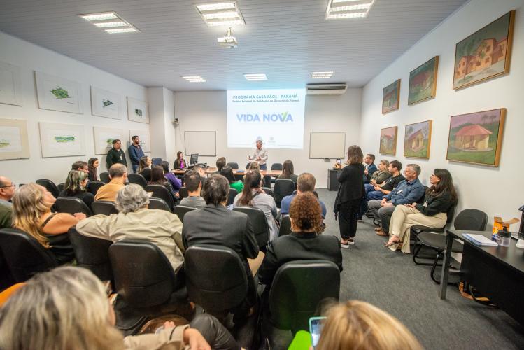 Iniciativa da COHAPAR promove a cidadania para famílias que residem em assentamentos.