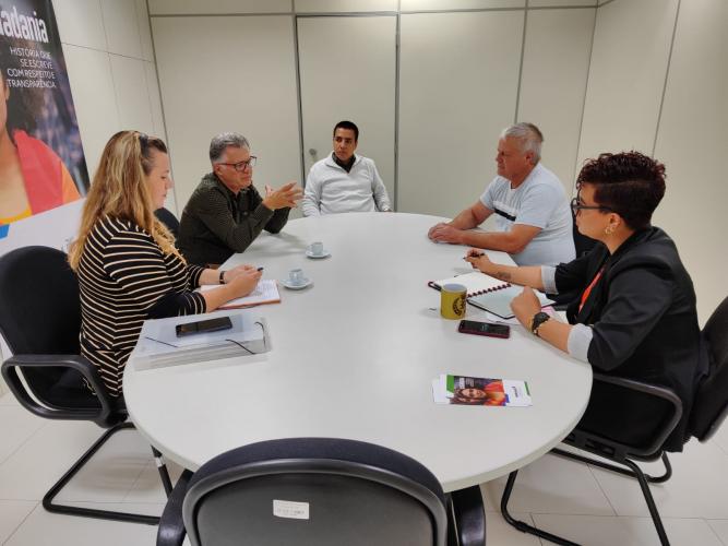 Diálogo e Mediação: Encontro entre Autoridades e Comunidade em Pauta