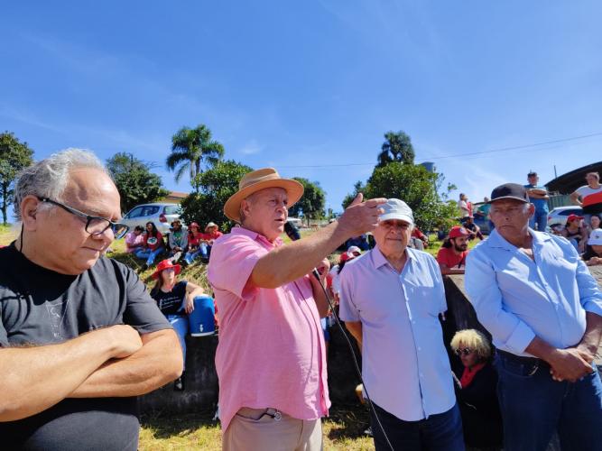 SUDIS participa de um ato realizado junto ao monumento do MST