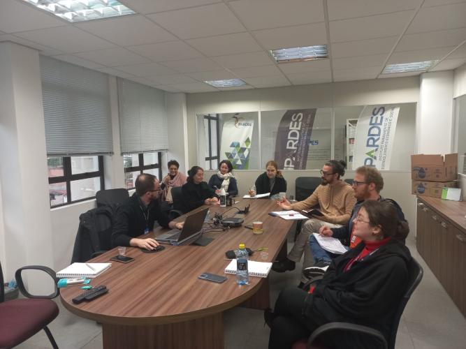 Servidor da SUDIS oferece curso para equipe do IPARDES