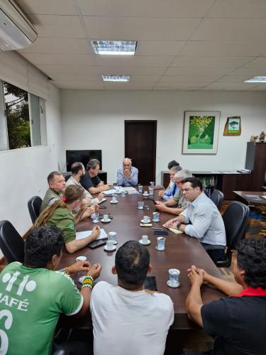 Reunião discute construção de casas sustentáveis para indígenas no Parque do Mate