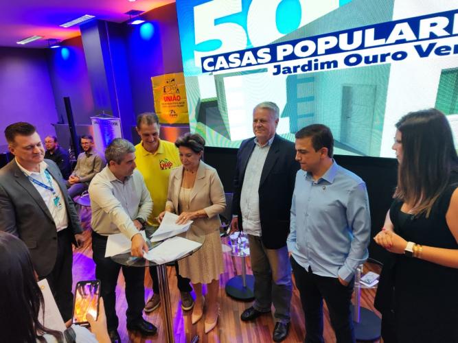 assinatura para construção de casas populares em Ponta Grossa