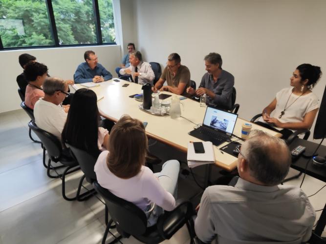 SUDIS representa Governo do Estado em uma reunião no INCRA/PR.