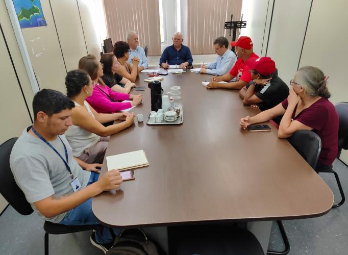 SUDIS participa de reunião no IAT, com o INCRA.