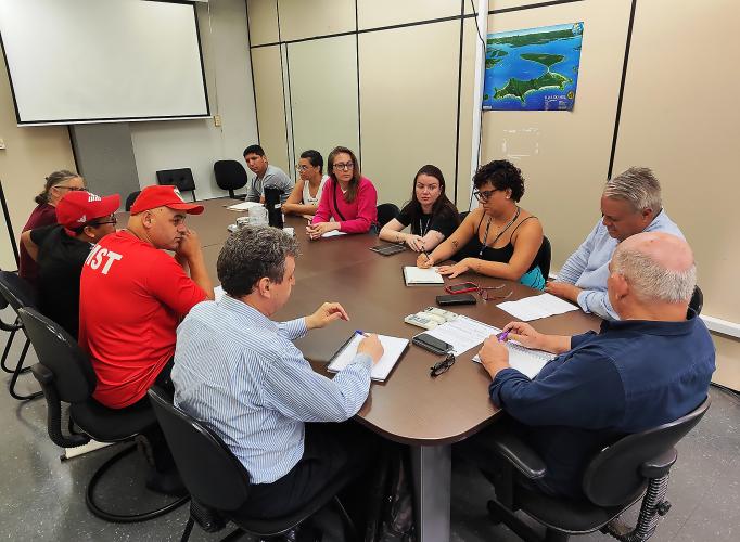 SUDIS participa de reunião no IAT, com o INCRA.