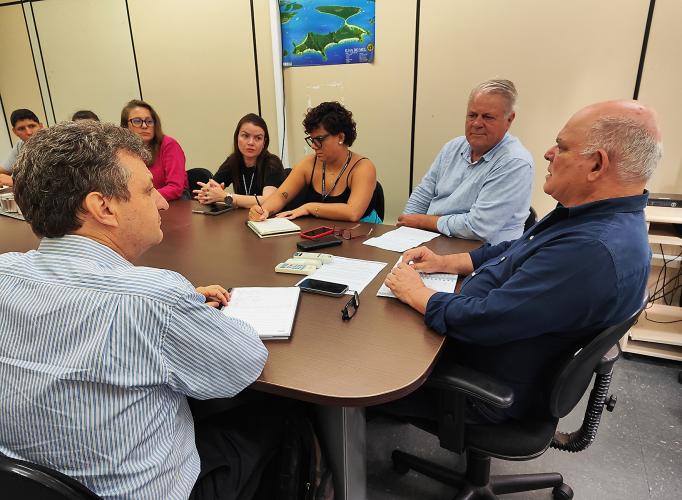 SUDIS participa de reunião no IAT, com o INCRA.