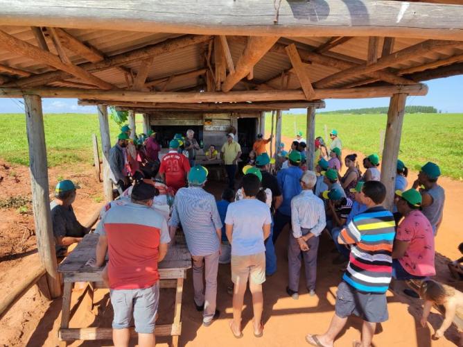 SUDIS reforça papel de articulação com a sociedade civil durante visita a acampamento de trabalhadores rurais em Xambrê