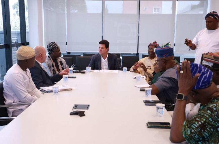 SUDIS promove encontro entre Governo do Paraná e comitiva da Nigéria