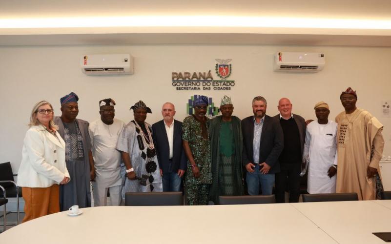 SUDIS promove encontro entre Governo do Paraná e comitiva da Nigéria