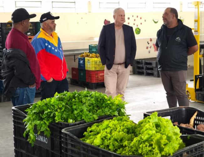 SUDIS visita Mercadão Popular em Castro e reforça diálogo com produtores rurais