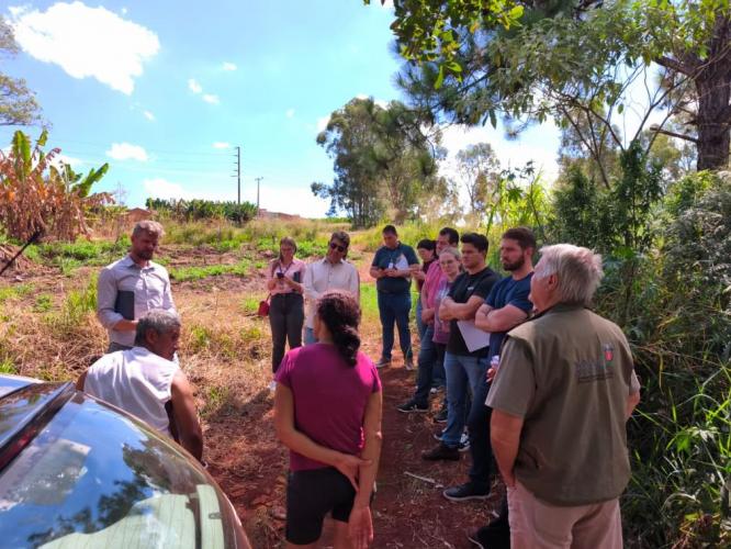 Comissão de Soluções Fundiárias realiza visita técnica em área ocupada há mais de 20 anos em Cascavel