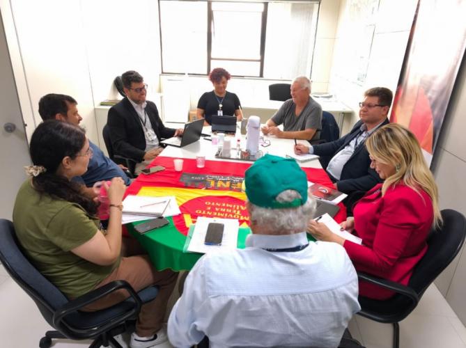 Reunião na SUDIS debate conflitos fundiários e encaminha demandas do acampamento em Xambrê