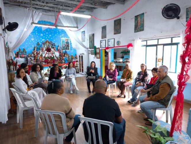 Sudis participa de reunião para buscar alternativas de permanência de famílias em área de conflito fundiário em Curitiba