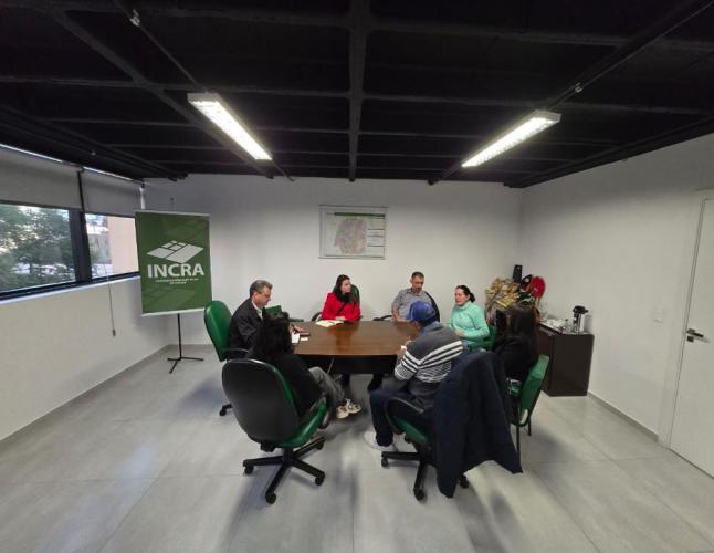 SUDIS participa de reunião sobre assentamento em Peabiru