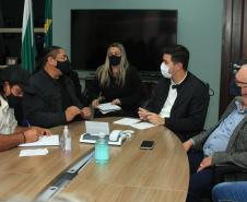 Mauro Rokenbach, e o Secretário Chefe da Casa Civil Guto Silva, receberam no Palácio Iguaçu lideranças indígenas