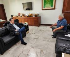 O superintendente Roland Rutyna, em reunião com Darlan Scalco, chefe de gabinete do Governador Ratinho Junior.