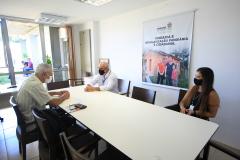 O Superintendente Mauro Rockenbach e a assistente Desireé Santiago receberam o Sr. Roberto Baggio, da Direção Nacional do Movimento dos Trabalhadores Rurais Sem-Terra (MST).