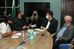 Mauro Rokenbach, e o Secretário Chefe da Casa Civil Guto Silva, receberam no Palácio Iguaçu lideranças indígenas