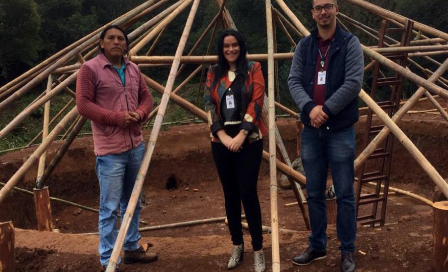 Bioconstrução - memorial etnias na aldeia indígena Rio das Cobras em Nova Laranjeiras.