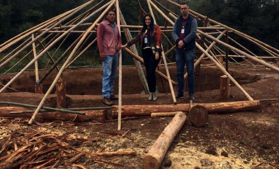 Bioconstrução - memorial etnias na aldeia indígena Rio das Cobras em Nova Laranjeiras.