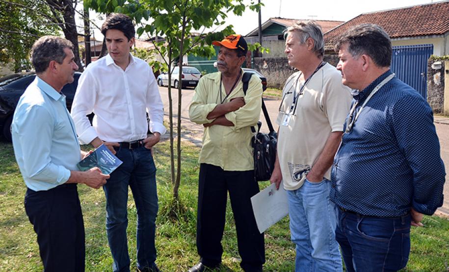 SUDIS acompanha Secretário de Estado de Planejamento em visita a terreno em São José dos Pinhais.