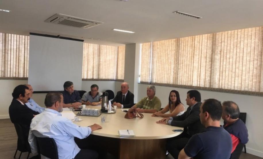 Regularização da Fazenda Morungava foi tema de reunião em Curitiba.