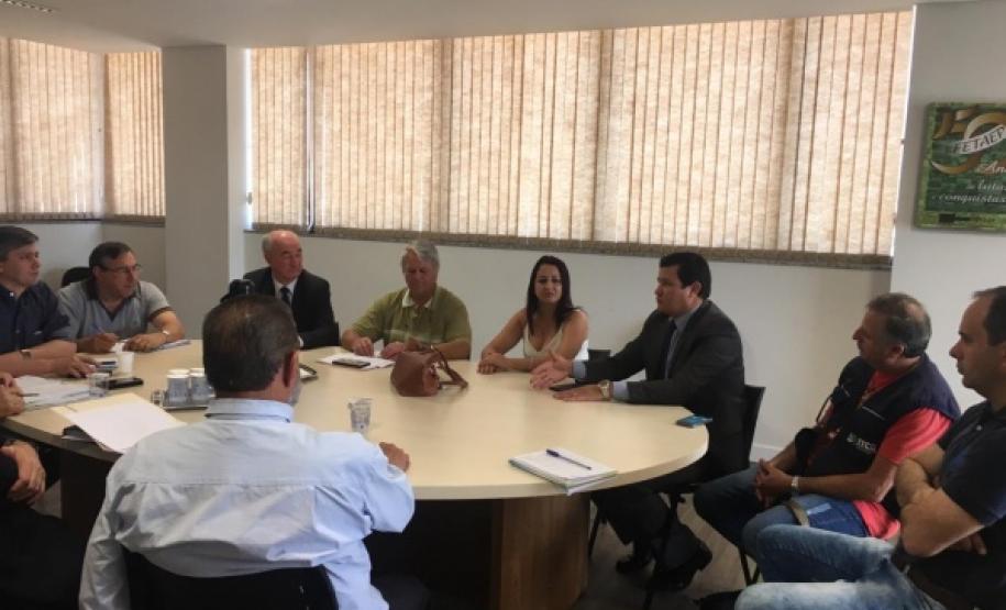 Regularização da Fazenda Morungava foi tema de reunião em Curitiba.