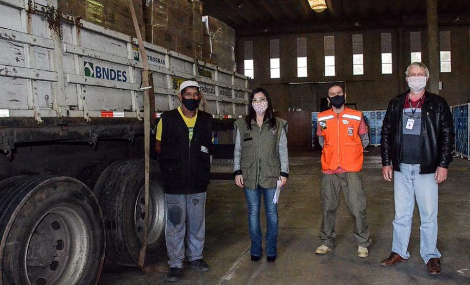 O Instituto Lixo e Cidadania recebeu do Governo do Paraná através da Superintendência Geral de Diálogo e Interação Social (SUDIS) juntamente com a Coordenadoria Estadual da Defesa Civil, 1.500 cestas básicas que serão distribuídas a todas as cooperativas associadas ao Instituto em todos os 92 municípios paranaenses que o Instituto Lixo e Cidadania atende com 2.953 famílias cadastradas.