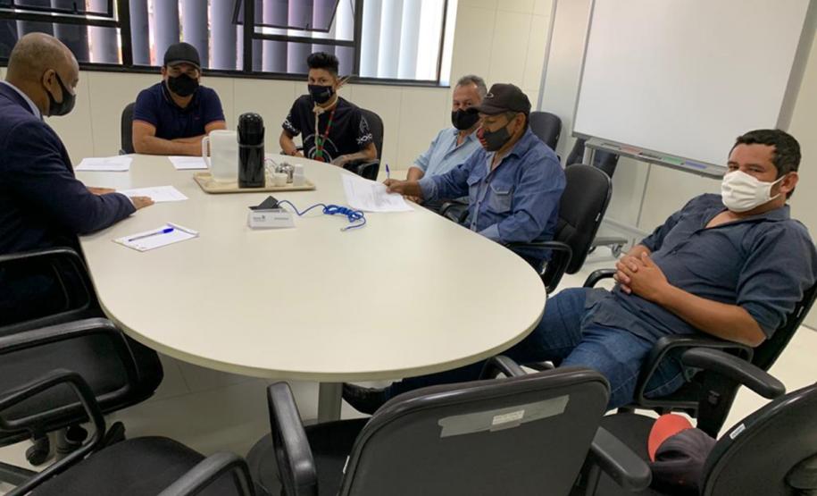 O assessor de Gabinete Saul Dorval representando o Superintendente Mauro Rockenbach recebeu lideranças indígenas do município de Tamaraná-PR,