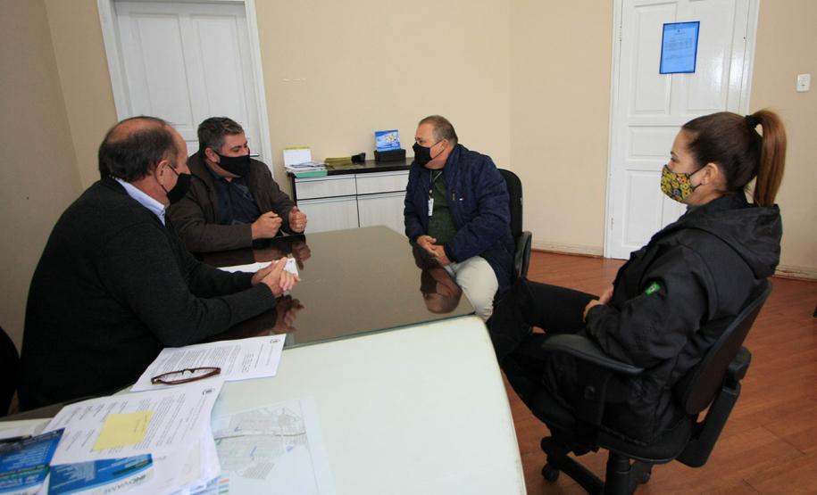 Reunião com o Prefeito José Altair Moreira (O Gringo), o Vice Prefeito Professor Claudemir Pereira e a moradora de Tijucas do Sul.