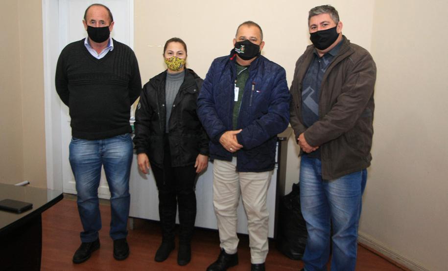 Reunião com o Prefeito José Altair Moreira (O Gringo), o Vice Prefeito Professor Claudemir Pereira e a moradora de Tijucas do Sul.