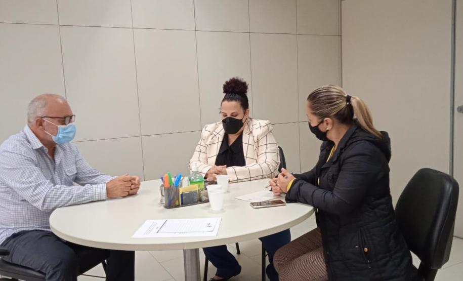 Advogada Daniele Biondo Crocetti, coordenadora do Projeto Alimenta o Futuro, visita a SUDIS.