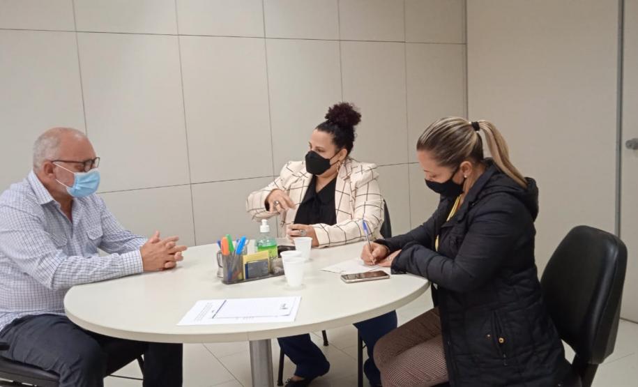 Advogada Daniele Biondo Crocetti, coordenadora do Projeto Alimenta o Futuro, visita a SUDIS.