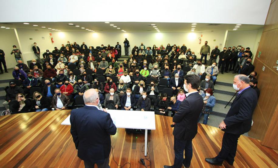 Superintendente Mauro Rockenbach fala para lideranças do Cajurú  