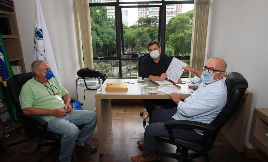 Reunião na AMP para tratar do Marco Regulatório da Autogestão na Moradia.