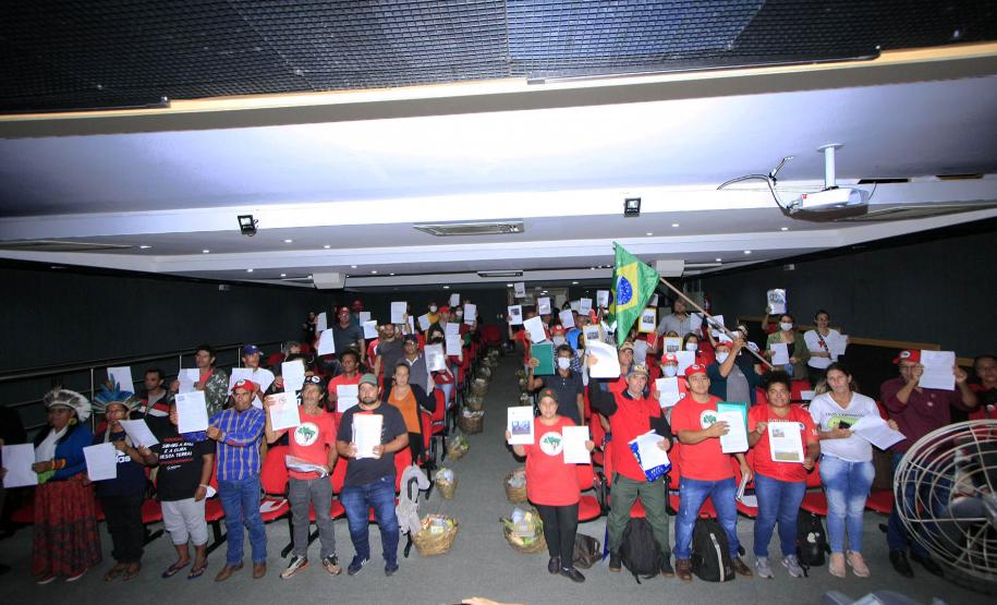 SUDIS recebe comissão de trabalhadores e ativistas dos movimentos sociais.