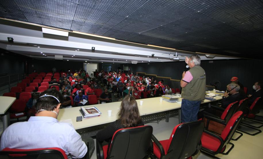 SUDIS recebe comissão de trabalhadores e ativistas dos movimentos sociais.