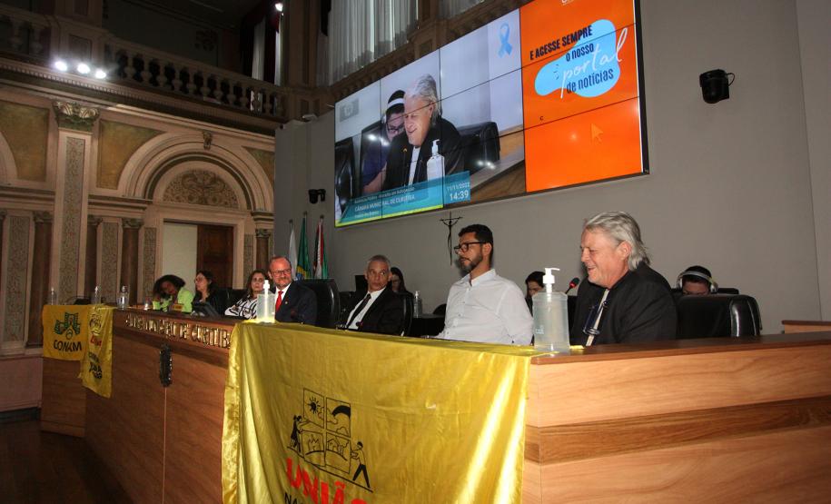 Autogestão na produção de moradia em debate.