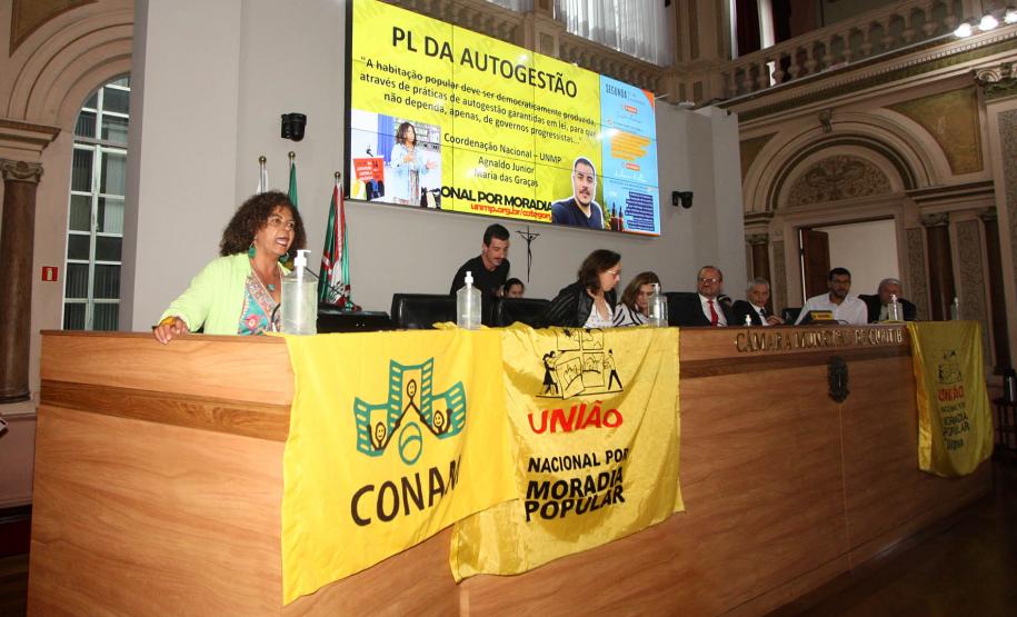 Autogestão na produção de moradia em debate.