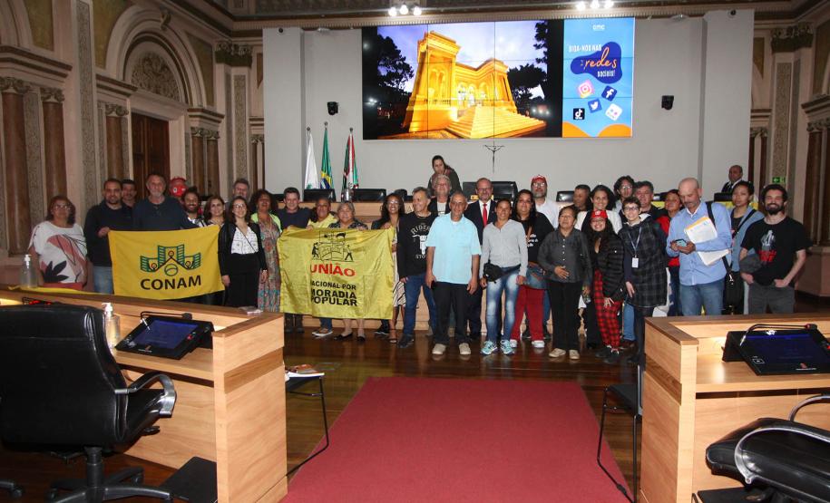 Autogestão na produção de moradia em debate.